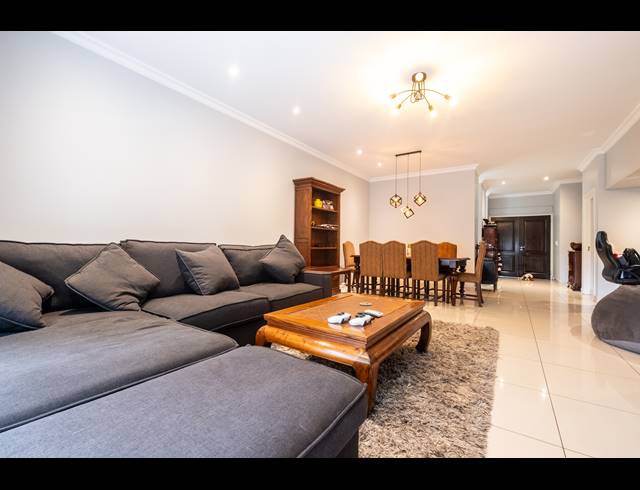 2 BEDROOM APARTMENT RENTED IN OAKLANDS